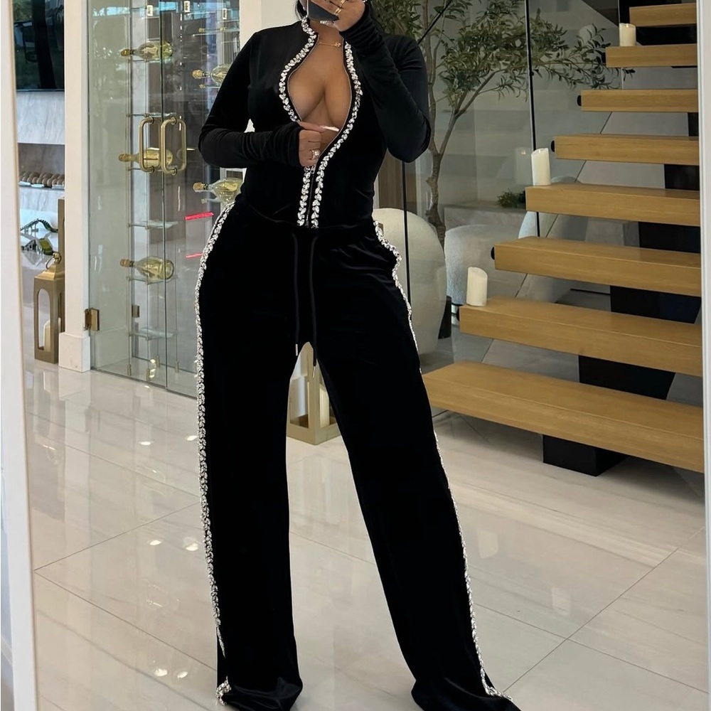 Minaa Monroe Black Two Piece set with Bling Trim Size large.